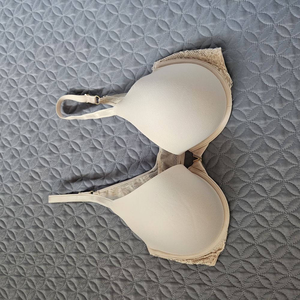 Victoria's Secret Pinkish-Cream Lace Bra